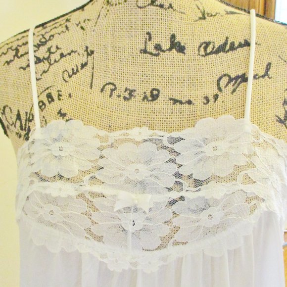 Vintage Val Mode Womens Long Negligee/Nightgown White Bridal Lace Bodice, Size M - Picture 3 of 11